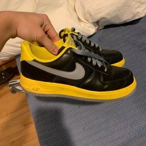 Nike airforce 1 black and yellow